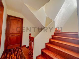 Foto 18 de OPORTUNIDAD ÚNICA: VENTA DE TRIPLEX EN LOS ROSALES, SURCO A PRECIO DE OCASIÓN