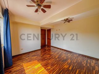 Foto 34 de OPORTUNIDAD ÚNICA: VENTA DE TRIPLEX EN LOS ROSALES, SURCO A PRECIO DE OCASIÓN
