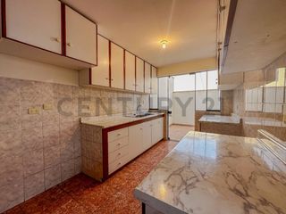 Foto 32 de OPORTUNIDAD ÚNICA: VENTA DE TRIPLEX EN LOS ROSALES, SURCO A PRECIO DE OCASIÓN
