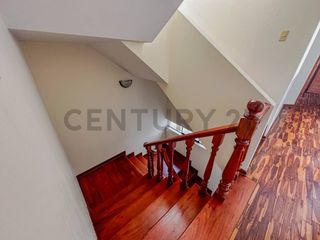 Foto 11 de OPORTUNIDAD ÚNICA: VENTA DE TRIPLEX EN LOS ROSALES, SURCO A PRECIO DE OCASIÓN