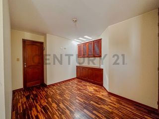 Foto 21 de OPORTUNIDAD ÚNICA: VENTA DE TRIPLEX EN LOS ROSALES, SURCO A PRECIO DE OCASIÓN