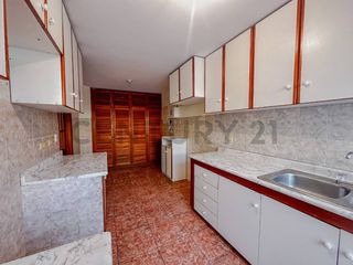 Foto 2 de OPORTUNIDAD ÚNICA: VENTA DE TRIPLEX EN LOS ROSALES, SURCO A PRECIO DE OCASIÓN