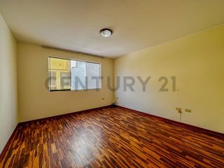 Foto 20 de OPORTUNIDAD ÚNICA: VENTA DE TRIPLEX EN LOS ROSALES, SURCO A PRECIO DE OCASIÓN