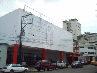 Foto 1 de Vendo alquilo Local Comercial en la Zona de Parque Centenario en Guayaquil
