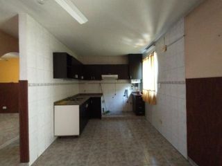 Foto 15 de DEPARTAMENTO 4 AMBIENTE, 3 DORM. EN BARRIO SAN ISIDRO, COLECTORA CARREFOUR 2 ° PISO ESCALERA EXPENSAS $ 2000.-