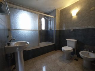 Foto 4 de DEPARTAMENTO 4 AMBIENTE, 3 DORM. EN BARRIO SAN ISIDRO, COLECTORA CARREFOUR 2 ° PISO ESCALERA EXPENSAS $ 2000.-