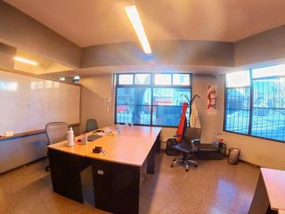 Excelente Oficina De 260 M2 En 2 Plantas.