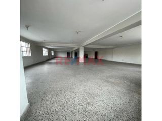 Foto 6 de Este local tiene 160 m2 es muy amplio e iluminado se encuentra ubicado en zona céntrica: cruce de las avenidas Angelica Gamarra con Tomas Valle, al la