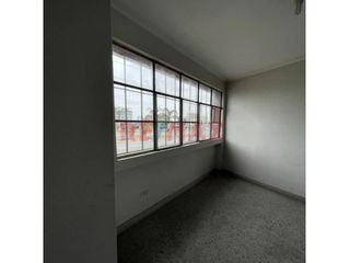 Foto 7 de Este local tiene 160 m2 es muy amplio e iluminado se encuentra ubicado en zona céntrica: cruce de las avenidas Angelica Gamarra con Tomas Valle, al la