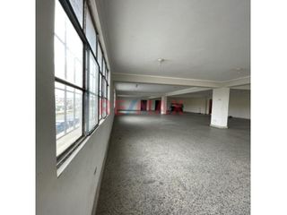 Foto 4 de Este local tiene 160 m2 es muy amplio e iluminado se encuentra ubicado en zona céntrica: cruce de las avenidas Angelica Gamarra con Tomas Valle, al la