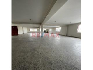 Foto 3 de Este local tiene 160 m2 es muy amplio e iluminado se encuentra ubicado en zona céntrica: cruce de las avenidas Angelica Gamarra con Tomas Valle, al la