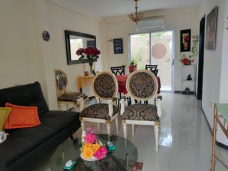 Foto 2 de Casa de alquiler amoblada en la Urb. La Joya, 5 aires acondicionados.