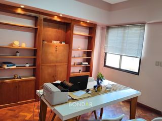 Oficina en alquiler en microcentro. 2 Privados. Recepcion. Baño. Kitchenet