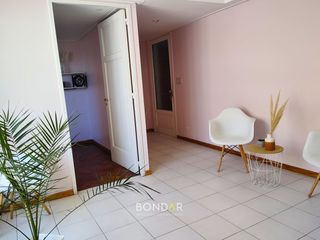 Oficina en alquiler en microcentro. 2 Privados. Recepcion. Baño. Kitchenet