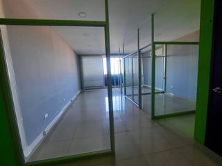 Foto 1 de oficina en arriendo en industial via 40. Cod A12235