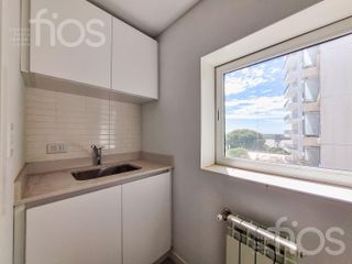 Venta departamento piso exclusivo de  2 dormitorios con balcón zona Rio a estrenar