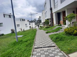 Foto 21 de Vendo linda casa  de 4 dormitorios  en San Isidro del Inca