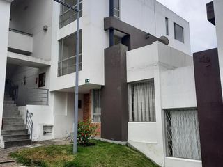 Foto 1 de Vendo linda casa  de 4 dormitorios  en San Isidro del Inca