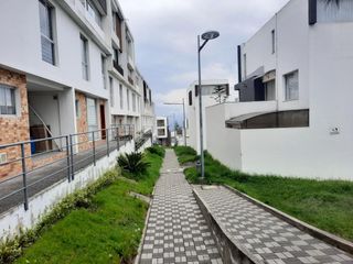 Foto 4 de Vendo linda casa  de 4 dormitorios  en San Isidro del Inca