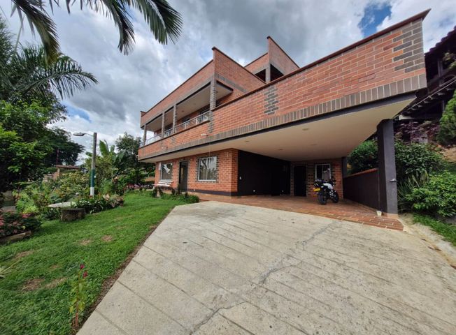 Casa en arriendo en Bello