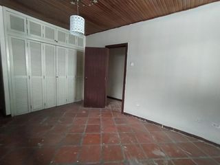 En Venta -   Departamento de 2 pisos en Santa Cecilia, Ceibos