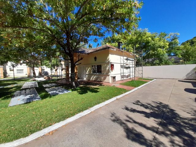 VENTA TRIPLEX MORENO BARRIO ARCOS DEL OESTE