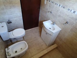 Casa en venta - 2 dormitorios 1 baño - 50mts2 - Villa Elisa, La Plata