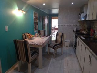 Foto 10 de Casa en venta Banfield. Ideal dos familias