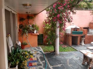 Foto 20 de Casa en venta Banfield. Ideal dos familias