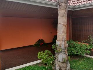 Foto 2 de Casa en venta Banfield. Ideal dos familias