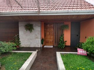 Foto 1 de Casa en venta Banfield. Ideal dos familias