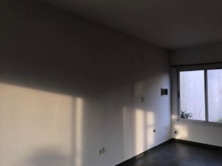 Casa en venta - 2 dormitorios 2 baños - Cochera - 80mts2 - Tolosa, La Plata