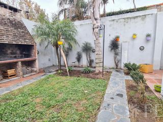 Venta casa 3 ambientes con patio en Don Bosco (31886)