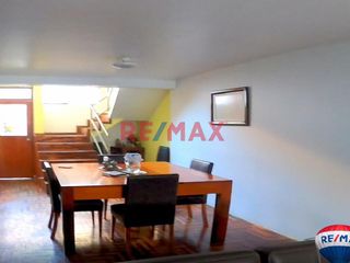 Foto 3 de 🌟¡Descubre tu futuro hogar en Nuevo Chimbote!🌟

🏡 Esta encantadora casa de 3 pisos ofrece el equilibrio perfecto entre confort y funcionalidad en Mz
