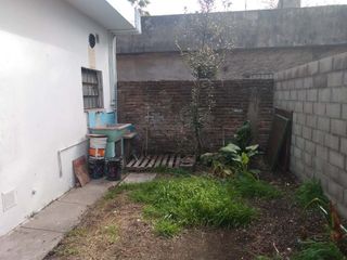 Casa Fondo en venta en Castelar Sur