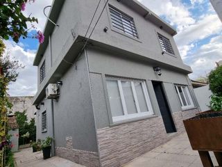 Foto 1 de Casa PH en venta en Quilmes Oeste