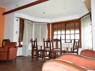 Casa en venta - 5 Dormitorios 2 Baños 1 Cochera - 300Mts2 - Ringuelet [FINANCIADA]