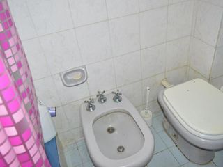 Casa en venta - 5 Dormitorios 2 Baños 1 Cochera - 300Mts2 - Ringuelet [FINANCIADA]