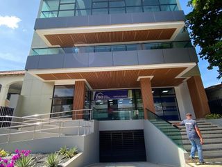 Foto 1 de oficina en arriendo en altamira. Cod A118137