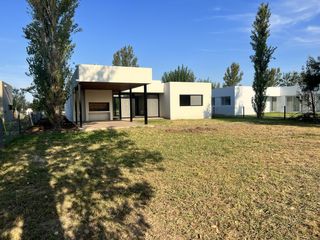 Casa a estrenar de 3 dormitorios en Estancia la Rinconada