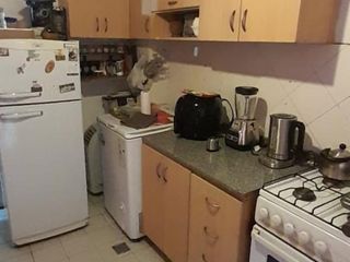Foto 3 de SE VENDE DPTO  CON  PATIO  APTO PROFESIONAL   BAJAS EXPENSAS  72 M2 TOTALES ,  SOBRE AVENIDA CASEROS