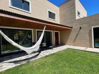 Foto 1 de Casa en Alquiler Temporada Barrio Las Prunas