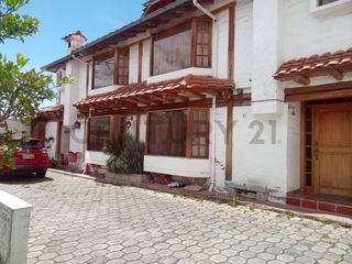Foto 1 de En venta casa estilo Rustico Monteserrin