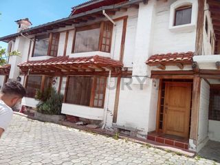 Foto 3 de En venta casa estilo Rustico Monteserrin