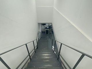 Excelente inmueble en 2 plantas ,430m2 TOTALES. Apto para varios Rubros