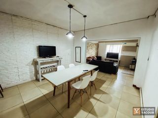 Casa en venta - 2 dormitorios 1 baño  - 95mts2 - Abasto, La Plata