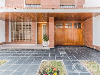 Foto 2 de Cálida casa en Lomas de Zamora con diseño funcional y entorno privilegiado
