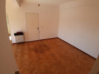 Foto 3 de Venta departamento 4 ambientes. Centro.
