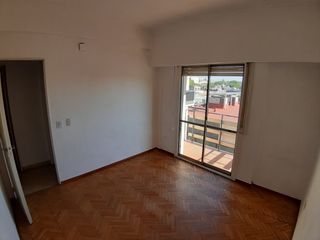 Foto 20 de Venta departamento 4 ambientes. Centro.