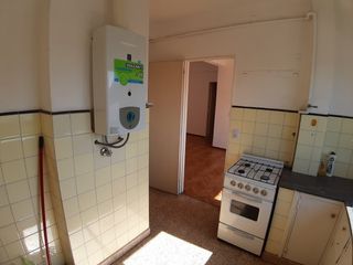Foto 6 de Venta departamento 4 ambientes. Centro.